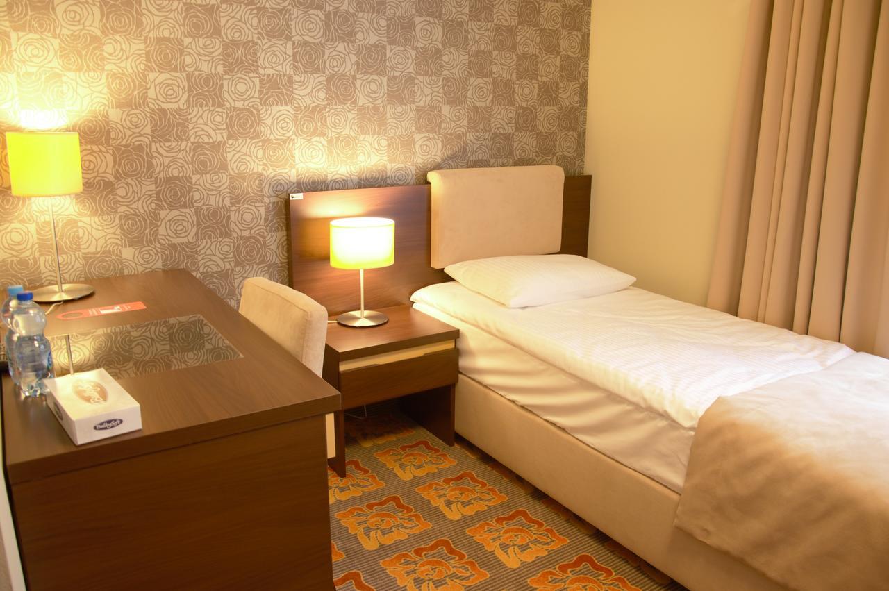 Hotel Via Baltica Łomża Extérieur photo